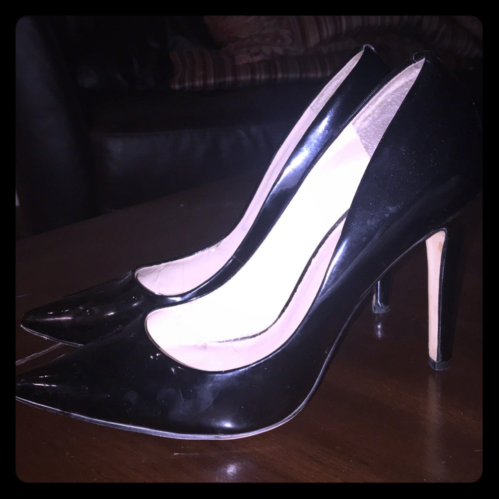 Saks Fifth Avenue label black patent leather heel